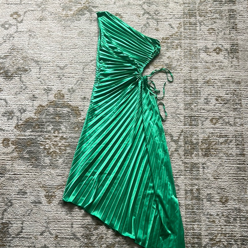 Elegant Green Pleated Dress